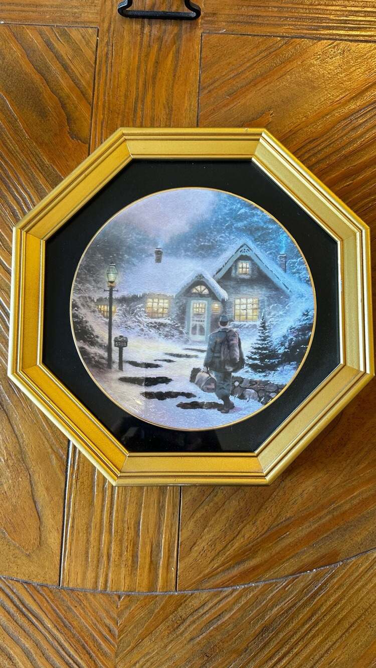 Knowles Thomas Kinkade Home Before Christmas Collector Plate Framed